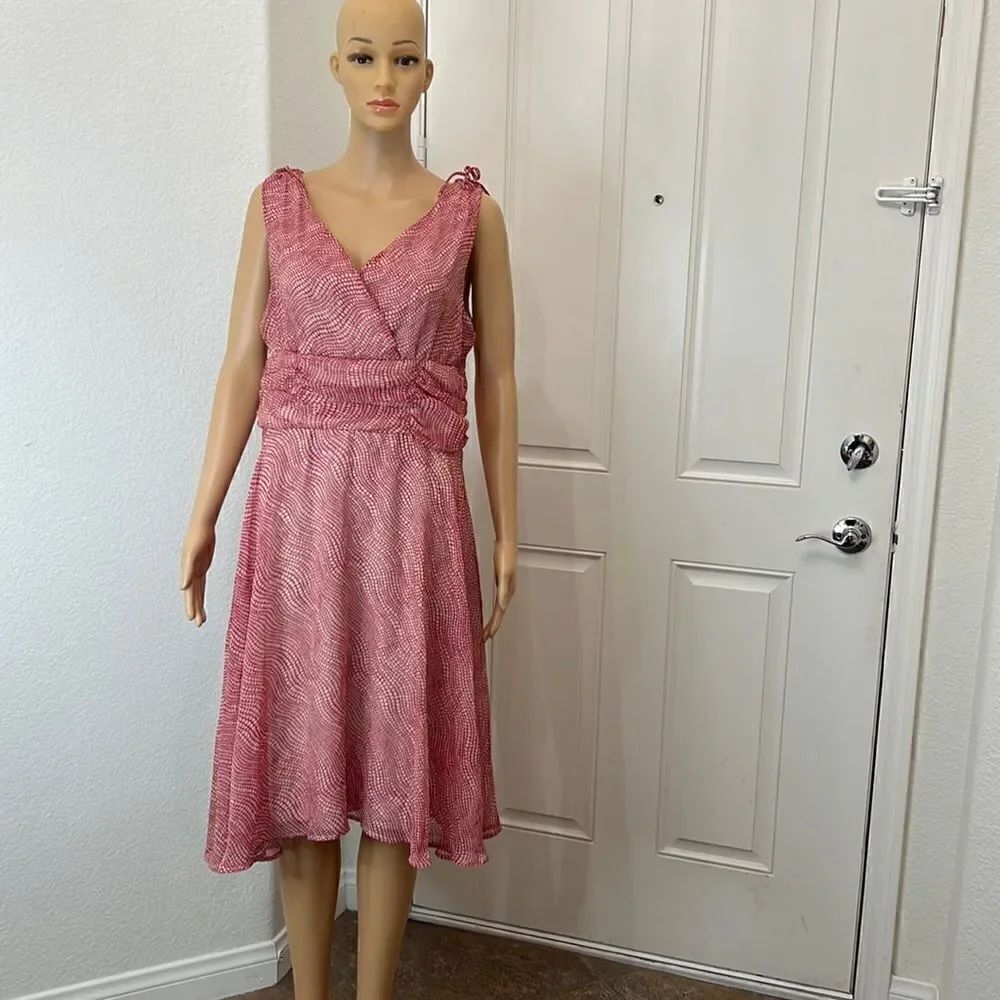 DJ Summers Dress Sz 12P V Neck Sleeveless Red White Sheer Lined Midi Slimming